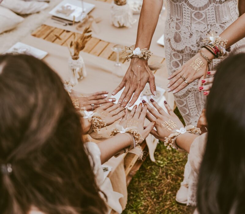 How do you throw a cheap bridal shower? What is an appropriate amount to spend on a bridal shower? What can you do for a simple bridal shower? Who normally throws a bridal shower?