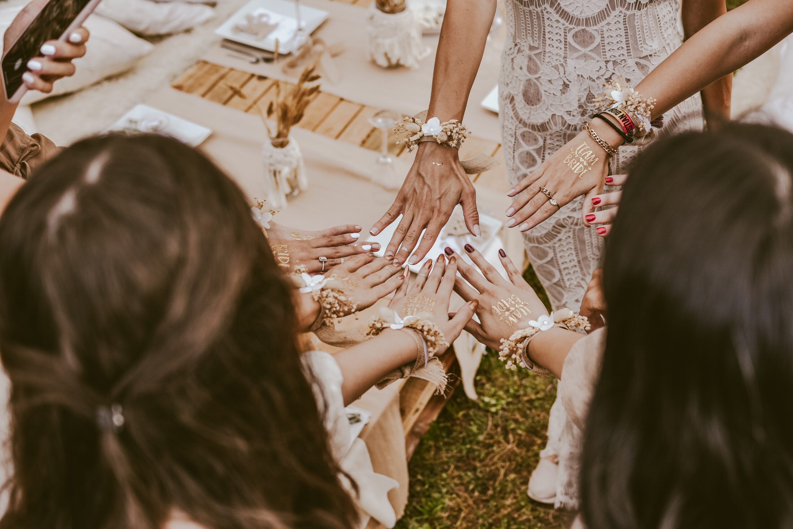 How do you throw a cheap bridal shower? What is an appropriate amount to spend on a bridal shower? What can you do for a simple bridal shower? Who normally throws a bridal shower?